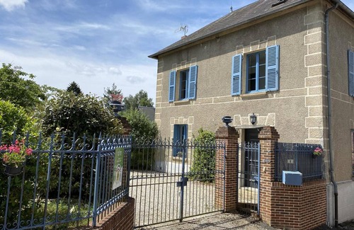 Le Sap Cottage | Bright house in village center with enclosed garden