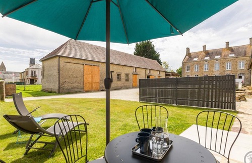 Saint-Jores Cottage | Bright house with terraces and garden in Montsenelle