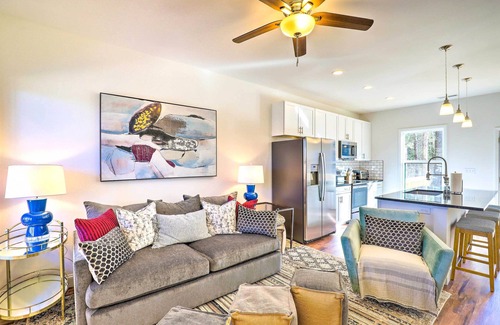 Oakley House | Bright & Inviting Home by Biltmore Village w/Deck
