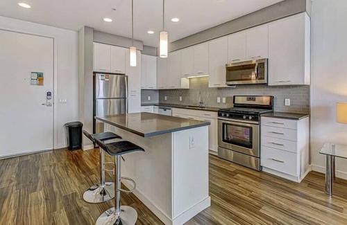Irvine Business Complex Apartment | Bright Irvine 1BR | Kitchen| Free WiFi | Parking available