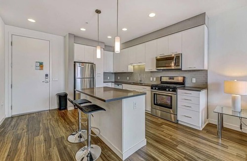 Irvine Business Complex Apartment | Bright Irvine 1BR | Kitchen| Free WiFi | Parking available