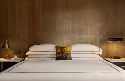 Downtown Seattle Hotel | Bright King Room with Floor-to-Ceiling Views in Seattle's Belltown!