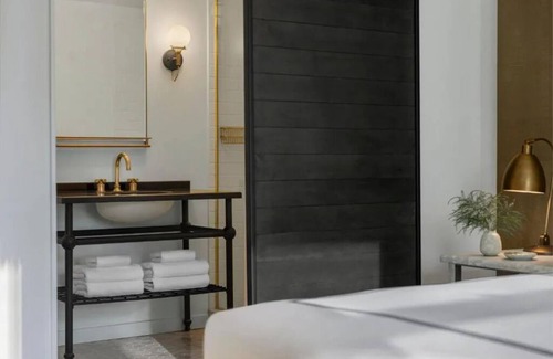 Downtown Seattle Hotel | Bright King Room with Floor-to-Ceiling Views in Seattle's Belltown!