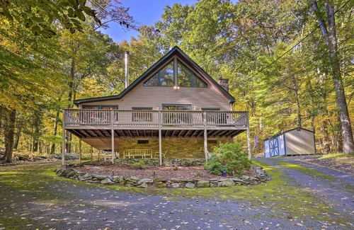 Lackawaxen Cabin | Bright Lackawaxen Cabin - 2 Mi to Big Bear!