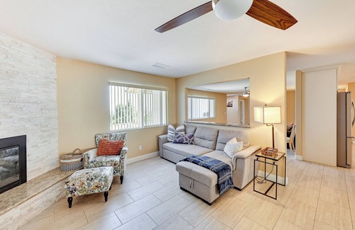 Lakeland Village House | Bright Lake Elsinore House w/ Mountain & Lake View