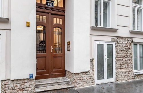 Stuwerviertel Apartment | Bright Leopoldstadt 2BR w/Elevator, nr U1 & U2, by Blueground