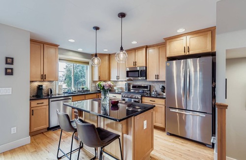 Highland House | Bright LoHi Townhome – Dine, Drink, Explore Denver