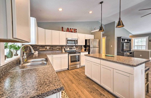 Ludington House | Bright Ludington Home < 1 Mi to Hamlin Lake