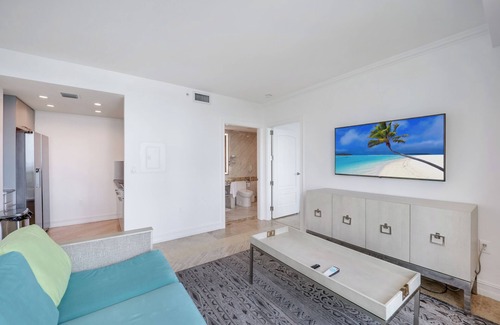 South Beach Condo | Bright Luxury Condo, Beach Access & Ocean Views!