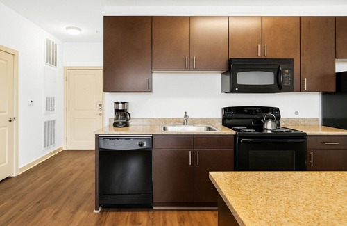 Five Points South Apartment | Bright Mid-Rise Studio | King Comfort 2y5