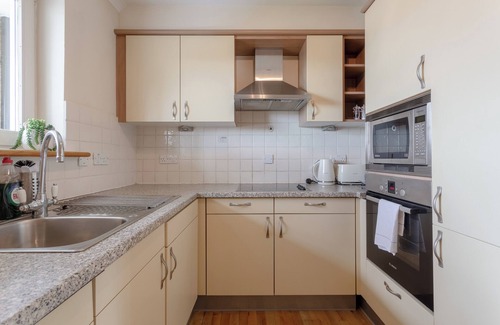 Surrey Docks Apartment | Bright Modern 1 BDR Stunning Thames View