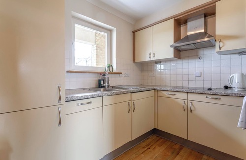 Surrey Docks Apartment | Bright Modern 1 BDR Stunning Thames View