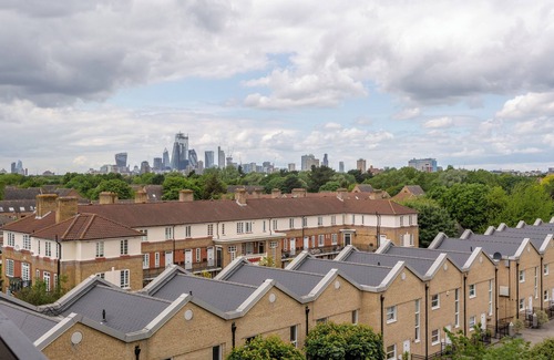 Surrey Docks Apartment | Bright Modern 1 BDR Stunning Thames View