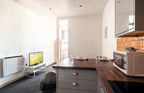 Blackburn Apartment | Bright & Modern 1 Bed Apartment in Blackburn Centre
