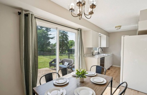 Greater South Side House | Bright & Modern 3BR Duplex | Fenced Yard + Parking