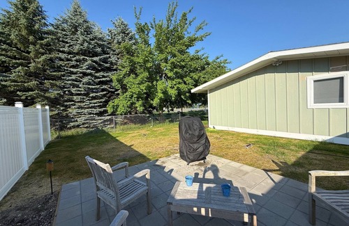 Mayfield House | Bright & Modern 3BR Lakeview Getaway – Fully Renovated July 2025