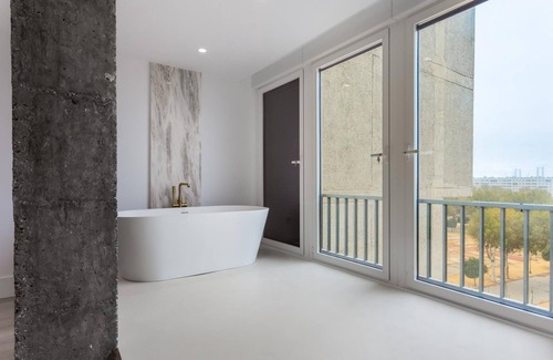 Los Remedios Apartment | Bright, modern and glamourous 3 bedroom with parking