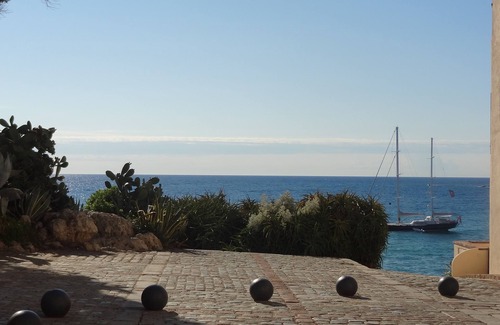 Antibes City Centre Apartment | Bright, modern apartment in town center