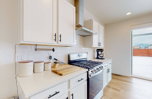 Bozeman House | Bright modern dog-friendly home with mountain view & fenced yard
