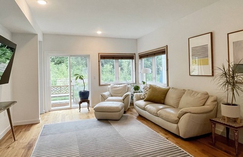 Belmont House | Bright, Modern Home Near Downtown C-Ville & UVa