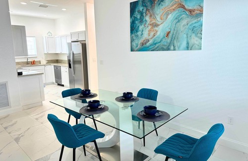 Downtown Fort Lauderdale House | Bright & Modern Home | October 10% Discount