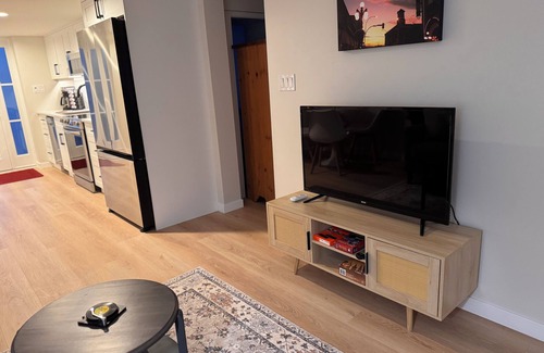 Saanich West Apartment | Bright, Modern Suite with Full Kitchen– Private, Central location, Pet Friendly