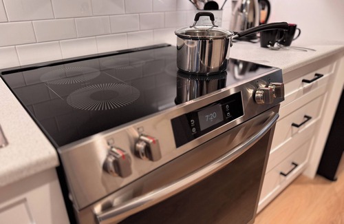 Saanich West Apartment | Bright, Modern Suite with Full Kitchen– Private, Central location, Pet Friendly