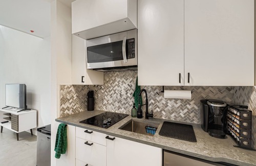 Wallingford Apartment | Bright & Modern Wallingford Loft