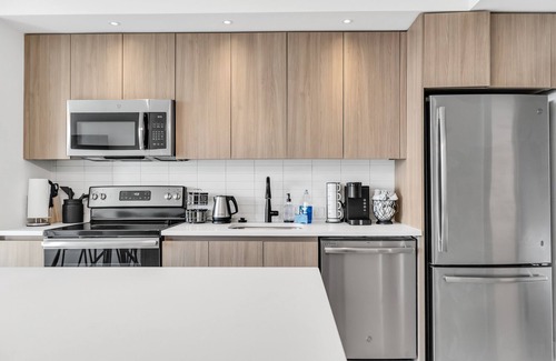 McLean Apartment | Bright Monochromatic 2BR in Tysons w/Amenities + Pools/Gym/Boro Area