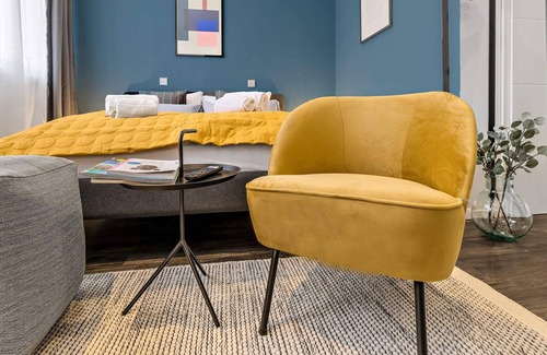 Antonviertel Apartment | ☆BRIGHT: New Design Studio | Kitchen | Parking