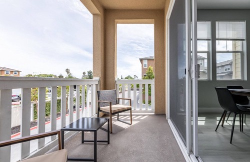 Newark House | Bright Newark 4BR w/Balcony, nr Dining & Trampoline Park, by Blueground