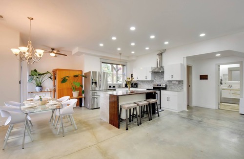Anderson House | Bright Oasis on Lake Hartwell w/Boat Dock!