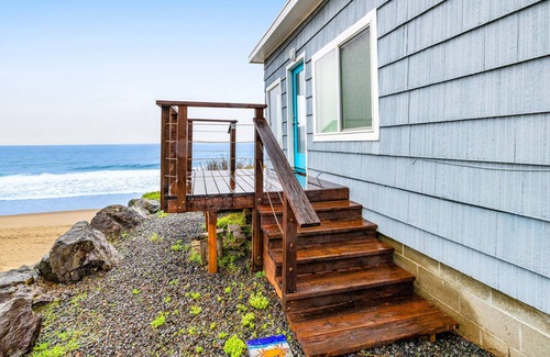 Gleneden Beach House | Bright oceanfront home with easy beach access & amazing views