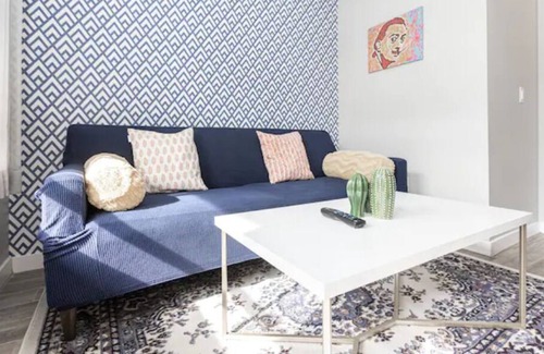 Old Town House | Bright ☀️ Old Town. Parking/WiFi. Cable/Walk to All