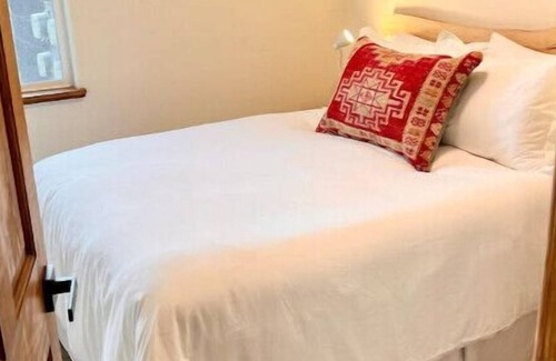 Kenai Apartment | Bright one bedroom apartment in the heart of Kenai