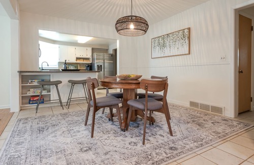 Sioux Falls House | BRIGHT OPEN MID-CENTURY MODERN STYLED HOME NEAR HOSPITALS