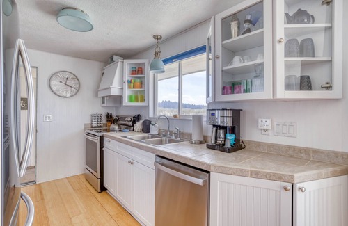Bayshore House | Bright, Open, Updated Single-Level Oceanfront Home Right on Beach with Game Room