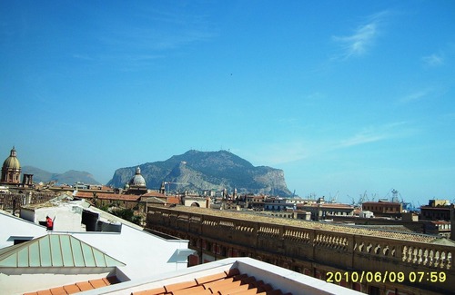 Albergheria Apartment | Bright Penthouse With Terrace On Via Maqueda, In The Heart Of The City