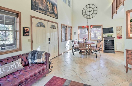 Pinetop Cottage | Bright Pinetop Cabin w/ Porch Near Show Low Lake!