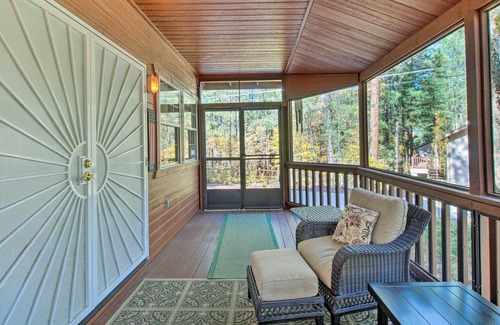 Pinetop Cottage | Bright Pinetop Cabin w/ Porch Near Show Low Lake!