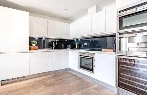 Covent Garden Apartment | Bright & Premium Covent Garden Apartment