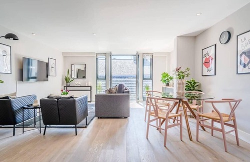 Covent Garden Apartment | Bright & Premium Covent Garden Apartment