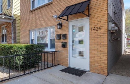 Pittsburgh Apartment | Bright & Quiet 1Bdr Apt in Millvale/Lawrenceville