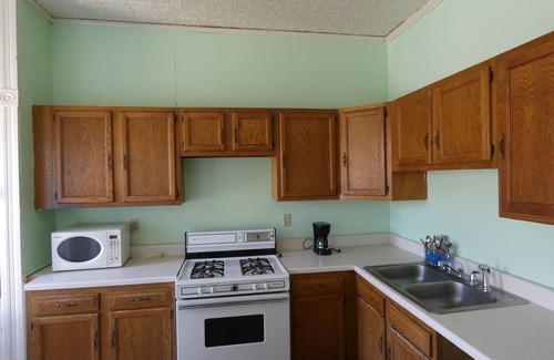 Troy Apartment | Bright, Quiet, and Ideal for Budget Minded Traveling Nurses & Professionals