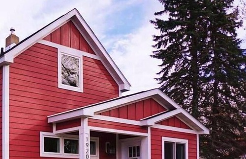 Park Point Cottage | Bright Red Beach House | Park Point | Duluth