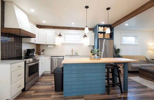 Superior House | Bright & Renovated 3-bedroom house in Superior, quick 6 miles to Duluth!