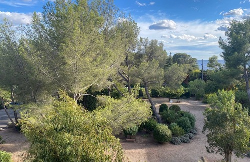 Boulouris-sur-Mer Apartment | Bright, renovated sea-view apartment, 3 minutes' walk from the beach