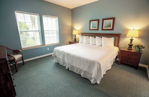 Branson Hotel | Bright Retreat Close to Branson Strip – Kitchen, Balcony & Laundry | 4 Units