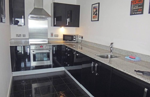 Peninsula Apartment | Bright Riverside 3 Bedroom Apartment near O2