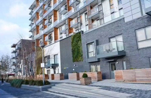 Peninsula Apartment | Bright Riverside 3 Bedroom Apartment near O2